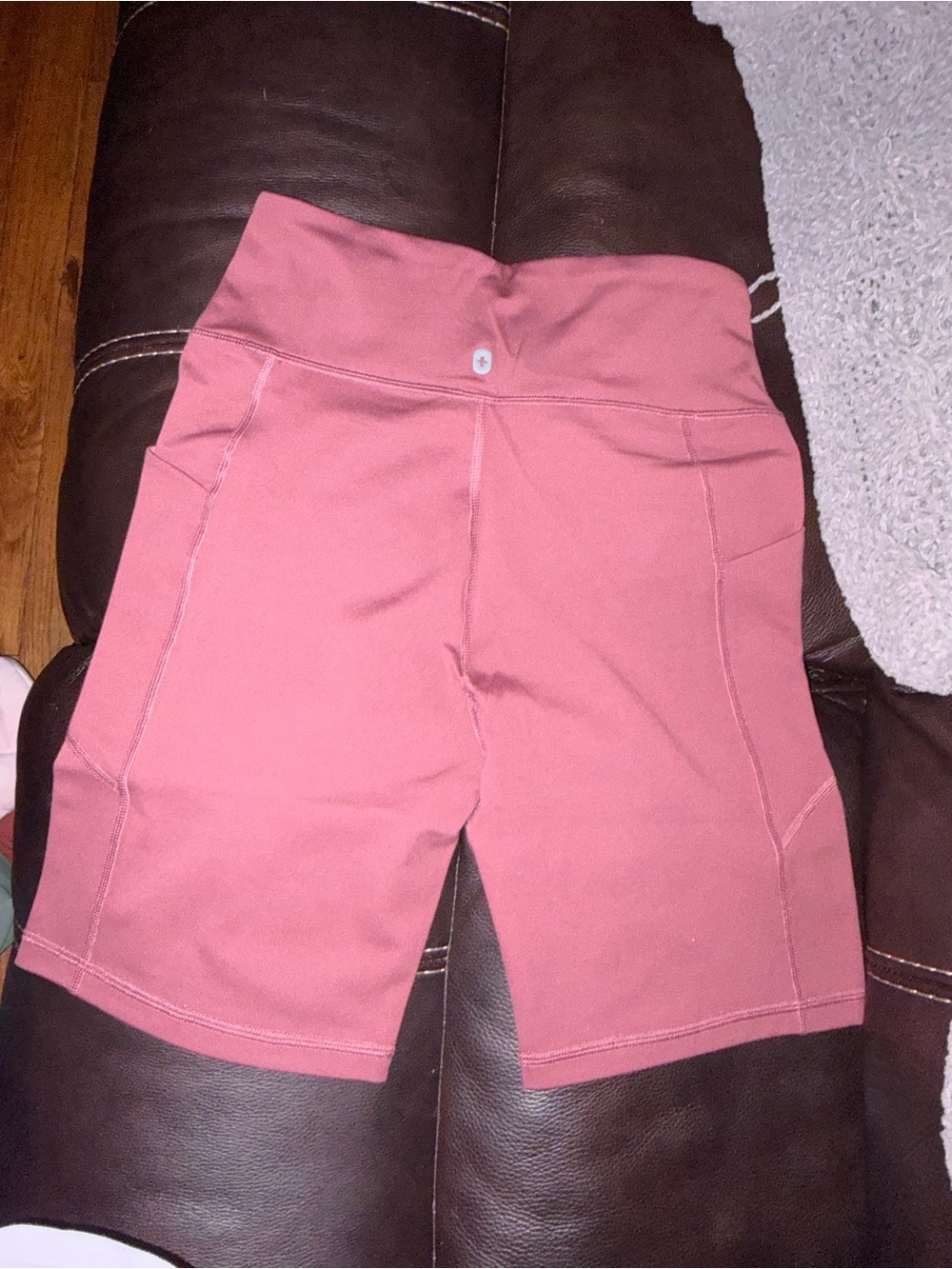 NWT figs size M High-Waist deep mauve Women's Active Shorts